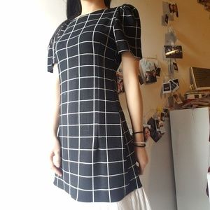 Black white grid pattern dress w/ white pleats
